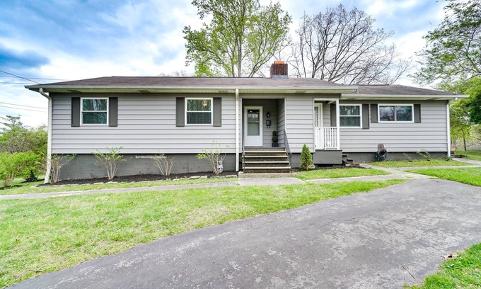 Oak Ridge Casa | Updated Home: Central Oak Ridge Location