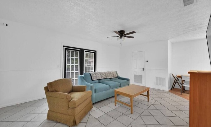 Hyde Park Casa | ~Updated Home Sleeps 8 Near NAS Jax~