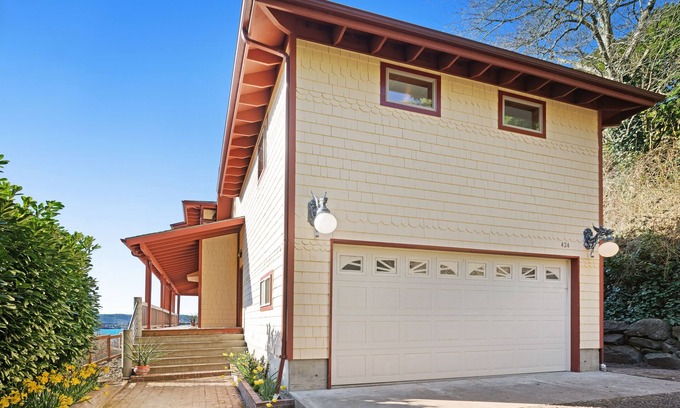 Newport Casa | La mejor vista en la ciudad! Casa renovada con sauna - a pie de Bayfront - 1 perro ¡Está bien!