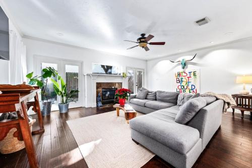 Washington Ave./ Memorial Park Casa | Updated Home, Zen Vibe, 3BR w Cowboy Pool