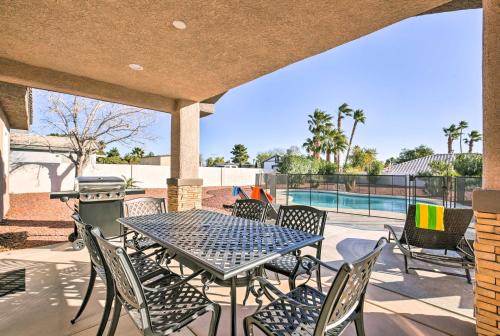 Las Vegas Casa | Updated Las Vegas House Patio and Solar Heated Pool
