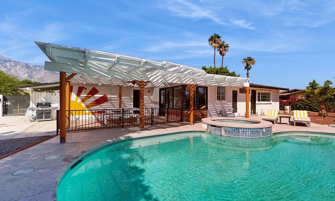 Racquet Club South Casa | Updated mid-century gem with private pool, spa, gas grill, and free WiFi