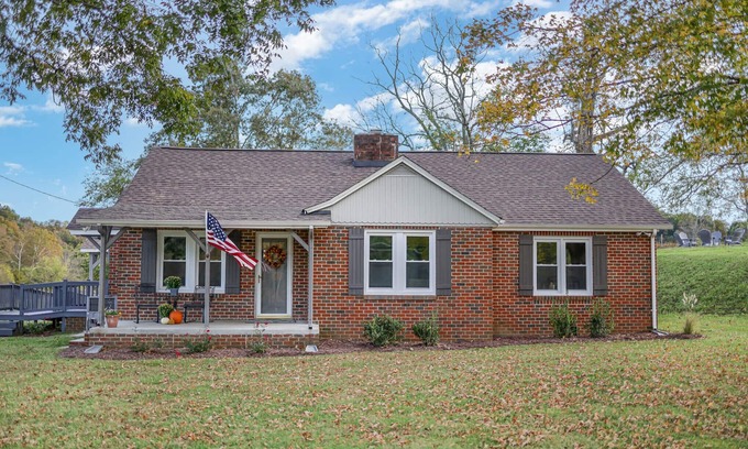 Dickson Otro | Updated Modern Farmhouse Near Downtown Dickson!