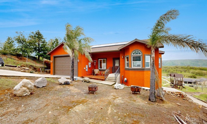 Copperopolis Casa | Updated mtn-view dog-friendly home with private hot tub, fireplace, firepit, W/D