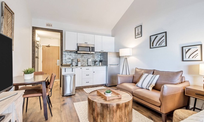 North Park City Condominio | Updated, Newly furnished condo near Resorts, Bus route and Main Street