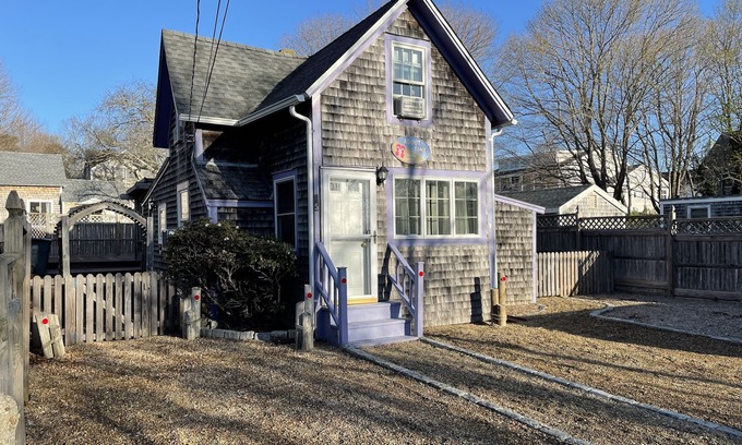 Oak Bluffs Casa | Oak Bluffs! Renovado y cerca de todo!
