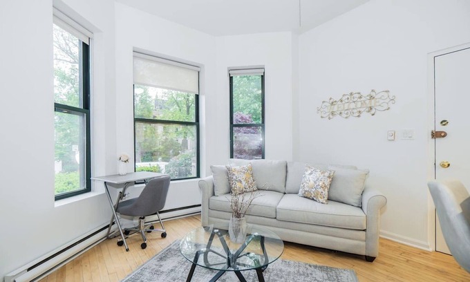 Park West Apartamento | This apartment is a 1 bedroom(s), 1 bathrooms, located in Chicago, IL.