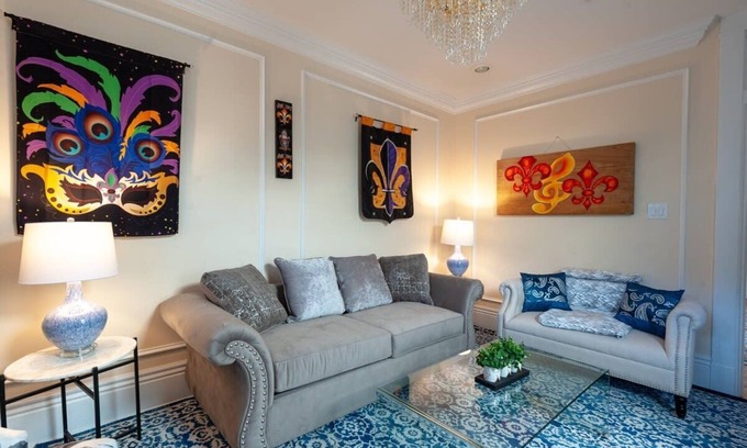 Uptown Historic District Condominio | Lujoso actualizado recientemente renovado Uptown 1br Apt
