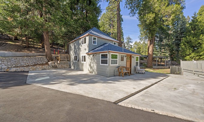 Lake Arrowhead Cabina | Updated Romantic Cabin close to Lake and shoppings Tesla Charger & huge parking