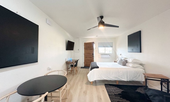 Salida Apartamento | Updated studio in Salida ca. HWY 99 located 1 mile away. Kaiser 2 mi away