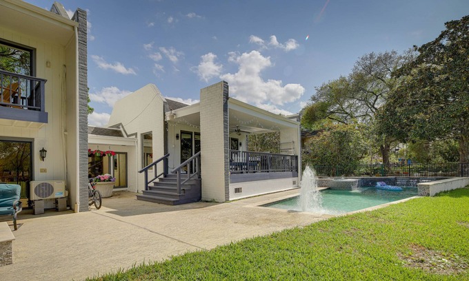 Sugar Land Casa | Updated Sugar Land Home w/ Grill & Pool!
