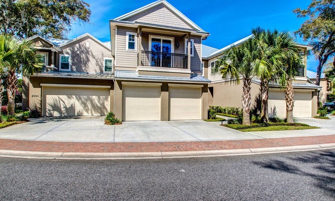 American Beach Casa | Updated Townhome near the Ocean w/Private Patio, Shared Pool, Central A/C