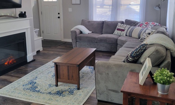 Colchester Cabaña | Updated year round Cottage in Lake Hayward Community