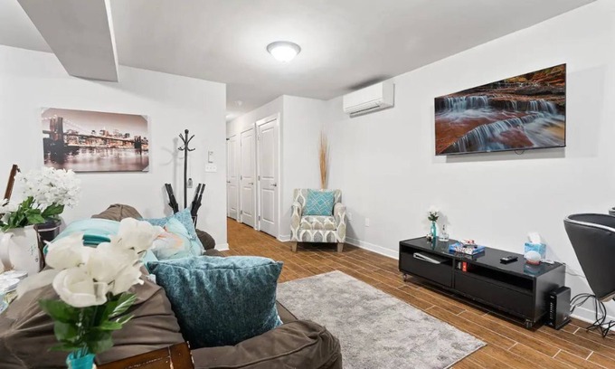 Spruce Hill Casa | UPenn campus/sleeps10/walk to hup/chop