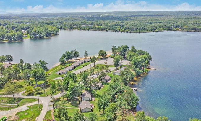 Lake Tansi Condominio | Upgraded 3BR, Living Room, Fireplace, Kitchen