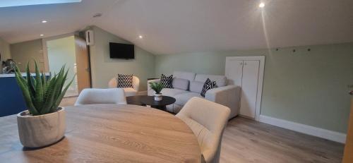 Rathgar Apartamento | Upgraded Loft Style Duplex at Rathmines Village