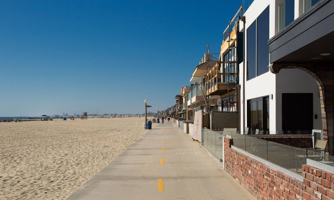 West Newport Casa | Estudio superior trasero en una casa frente al mar - Sin vistas, sin área al aire libre. (68326)