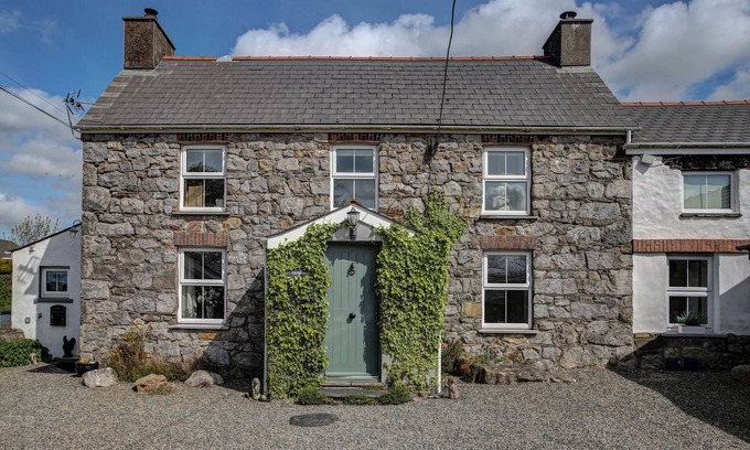 Haverfordwest Cabaña | UPPER CALFFIELD FARMHOUSE, pet friendly in Haverfordwest