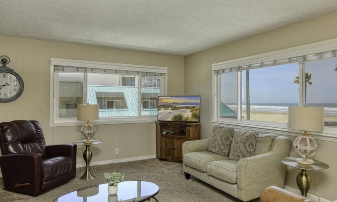 Downtown Cabaña | Diez pasos de la playa. Unas vistas preciosas! El nivel superior condominio de 2 dormitorios