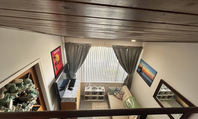 Malaga Cove Apartamento | Upper Riviera-private, quiet, home away from home great for visiting relatives!
