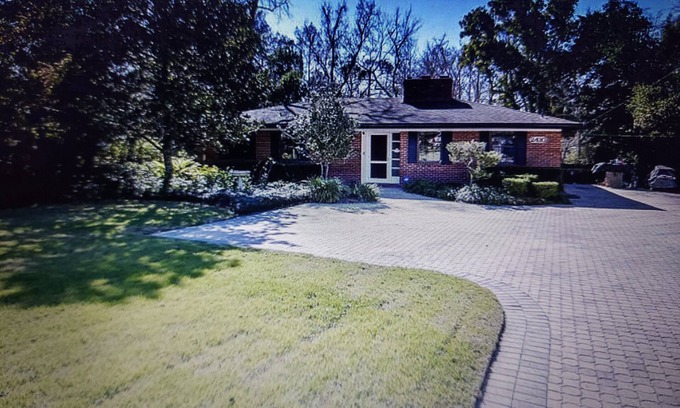 Hyde Park Casa | Upper Unit With Large Private Back Yard, Patio, Kayaks, Fire Pit, Grill & Nature