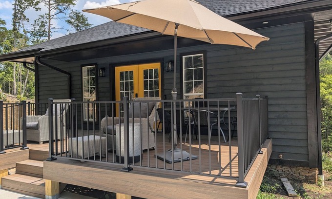Maryville Casa | Upscale 2-bedroom house with Fiber Optic Internet and close to the Dragon