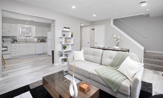 Brookline Station Apartamento | ✵ Upscale 2BR/2BA Apt - South Springfield ✵