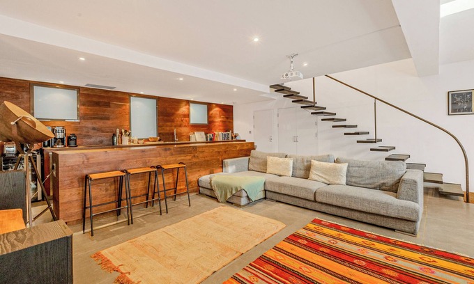 Notting Dale Apartamento | Upscale 2BR Maisonette with Views in Notting Hill
