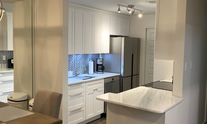 Mobile Condominio | Upscale 2nd floor West Mobile 2 bedroom 2 bath condo!
