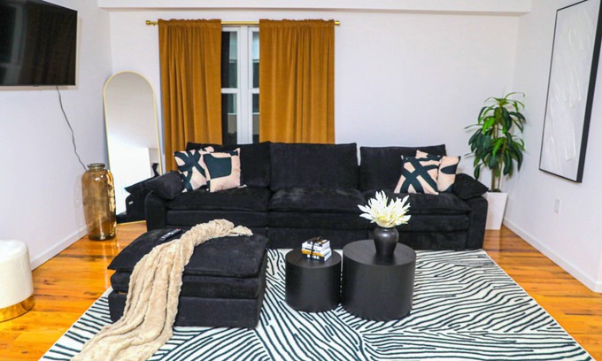 Newark Casa | Upscale 3-bedroom/2.5-bath unit near EWR, NYC, MetLife, Prudential, and more.