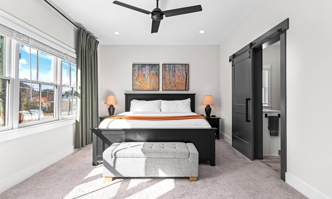 Hapeville Casa | Upscale 3-Story Townhome Near Airport, Downtown Atlanta & Studios
