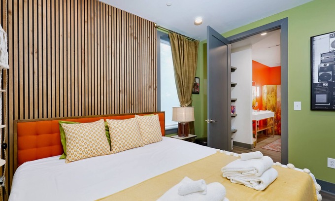 Rolling Mill Hill Condominio | Upscale 4th-floor condo near top attractions with fast WiFi & rooftop lounge