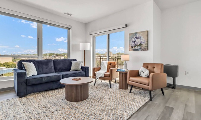 University Circle Apartamento | Upscale & Charming ADA 2BR | Cleveland Clinic