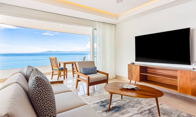 Mismaloya Condominio | Upscale condo with wraparound oceanfront view, pool & pool spa
