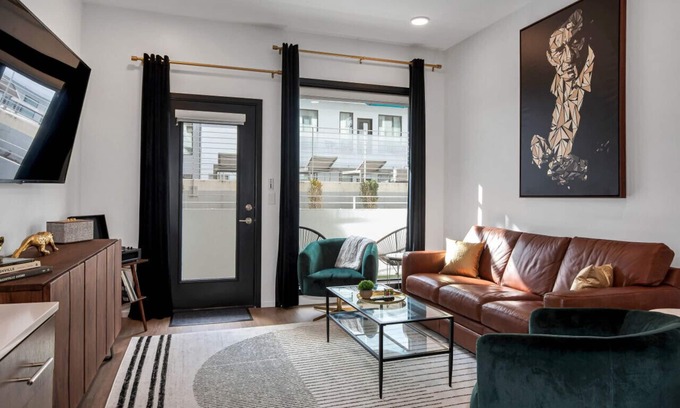 Edgehill Condominio | UPSCALE Cozy Nashville Condo★ POOL, PATIO, PARKING