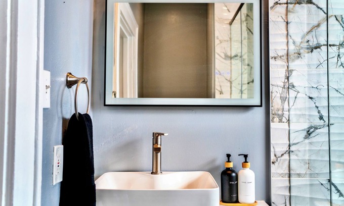 Montrose Apartamento | Upscale Cozy Stay In Montrose/ 1BR King Bed + Loft/ Sleeps 4/ Pool Table