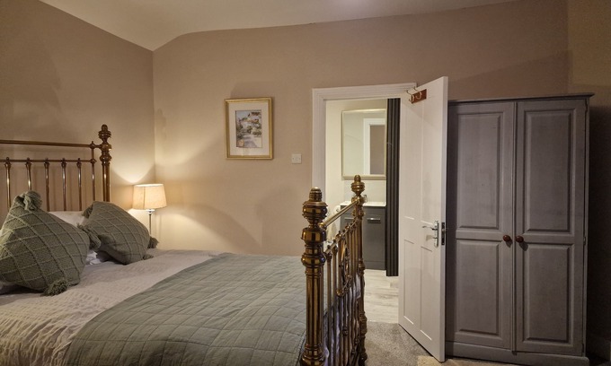 Earlsfield Cama Y Desayuno | Upscale Double Room with private bathroom 300 yards from Earlsfied Station