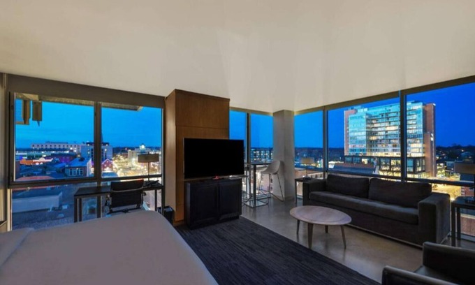 Iowa City Hotel | Upscale Downtown Suite – 2 Units w/ Kitchen, Walk to U of Iowa, Shops, Museum