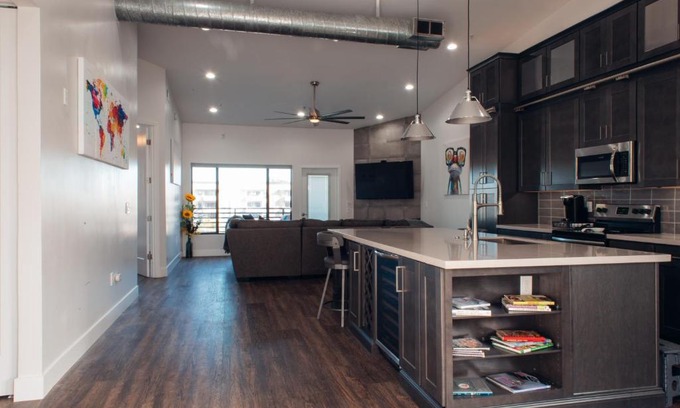 Camelback East Apartamento | Upscale Fully Renovated Biltmore Penthouse