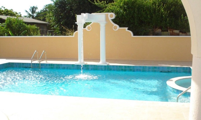 Rockley Apartamento | Exclusivo apartamento amueblado en calle tranquila con piscina cerca de club de golf