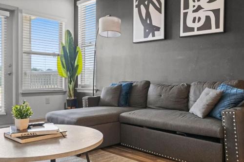 Charlotte Apartamento | Upscale King 2BR Suite Mins to Uptown Charlotte