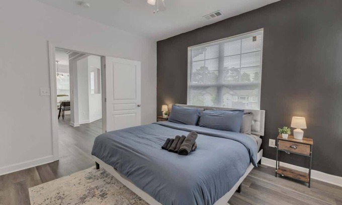 Southwest Raleigh Apartamento | Upscale King 4BR Suite Mins to Downtown Raleigh!