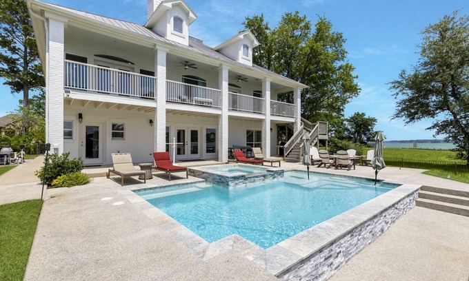 Montgomery Casa | NEW! Upscale Lakefront Oasis – Pool, Hot Tub, Balcony, Game Room & More