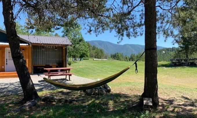 Coram Casa | Upscale lodging next to Glacier NP North fork unit