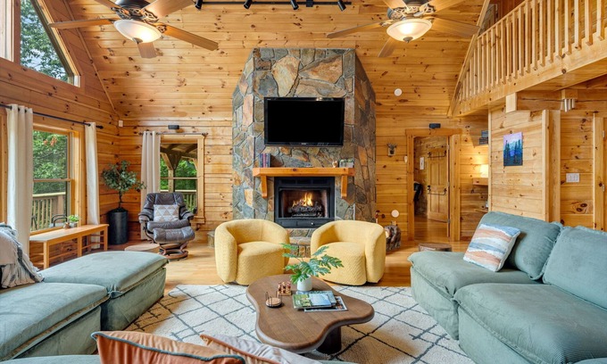 Black Mountain Cabina | Upscale Cabin: Sauna, Hot Tub, Game Room, Theater