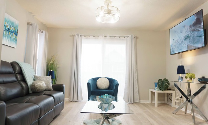 Kansas City Condominio | Upscale Long Stay: King Bed-WiFi-Pet OK-Washer/Dryer-AC-16mi->Arrowhead-North KC
