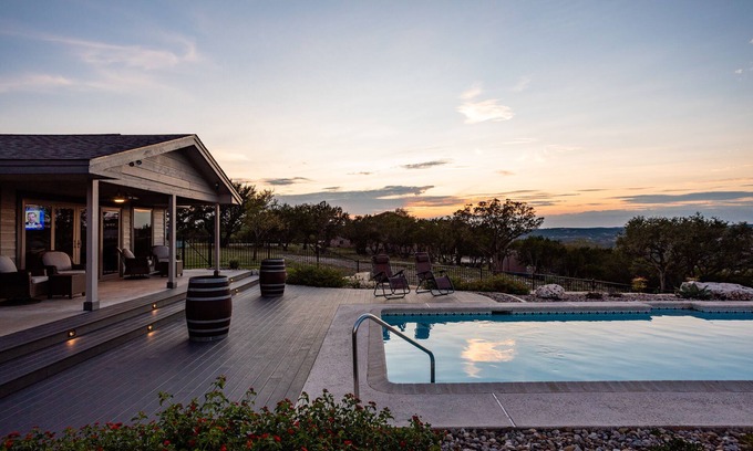 Ingram Casa | Upscale, Magnificent Views, Dog Friendly. Owner Friendly!