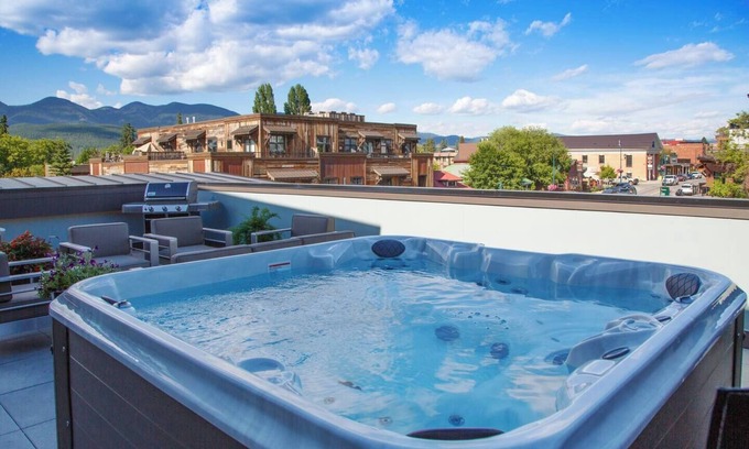 Whitefish Apartamento | Upscale Penthouse in Heart of Downtown Whitefish!