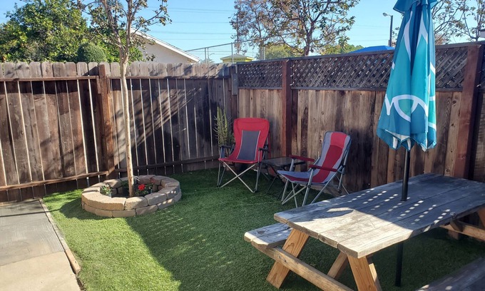 Los Altos Apartamento | Upscale private back house with patio