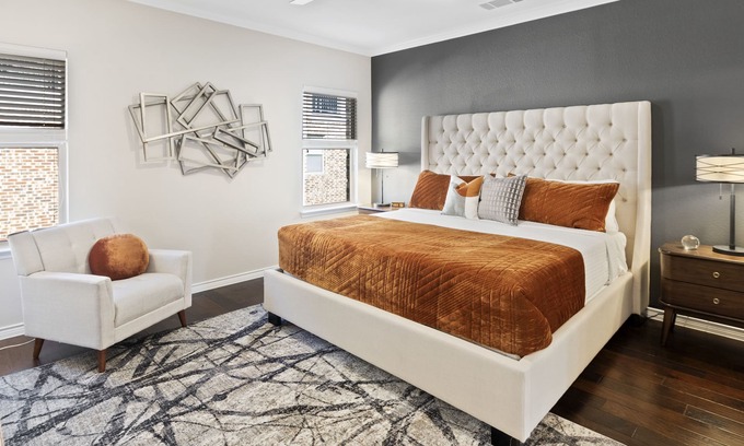 Plano Casa | Upscale Shops of Legacy Townhome